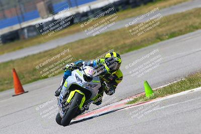 media/Apr-23-2022-Fastrack Riders (Sat) [[cb2d6ae73d]]/LEVEL 4/1PM TURN 6 OUTSIDE/